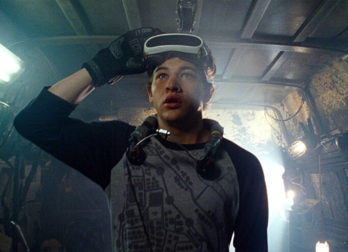 Кадр з фільму Першому гравцю приготуватися