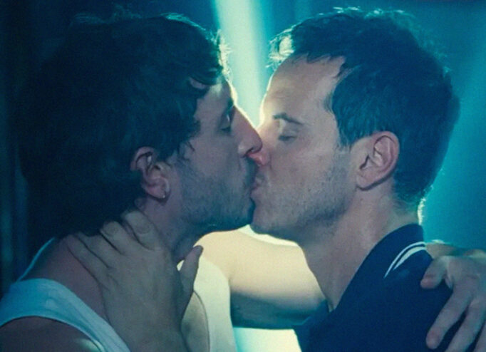 Кадр з фільму All Of Us Strangers