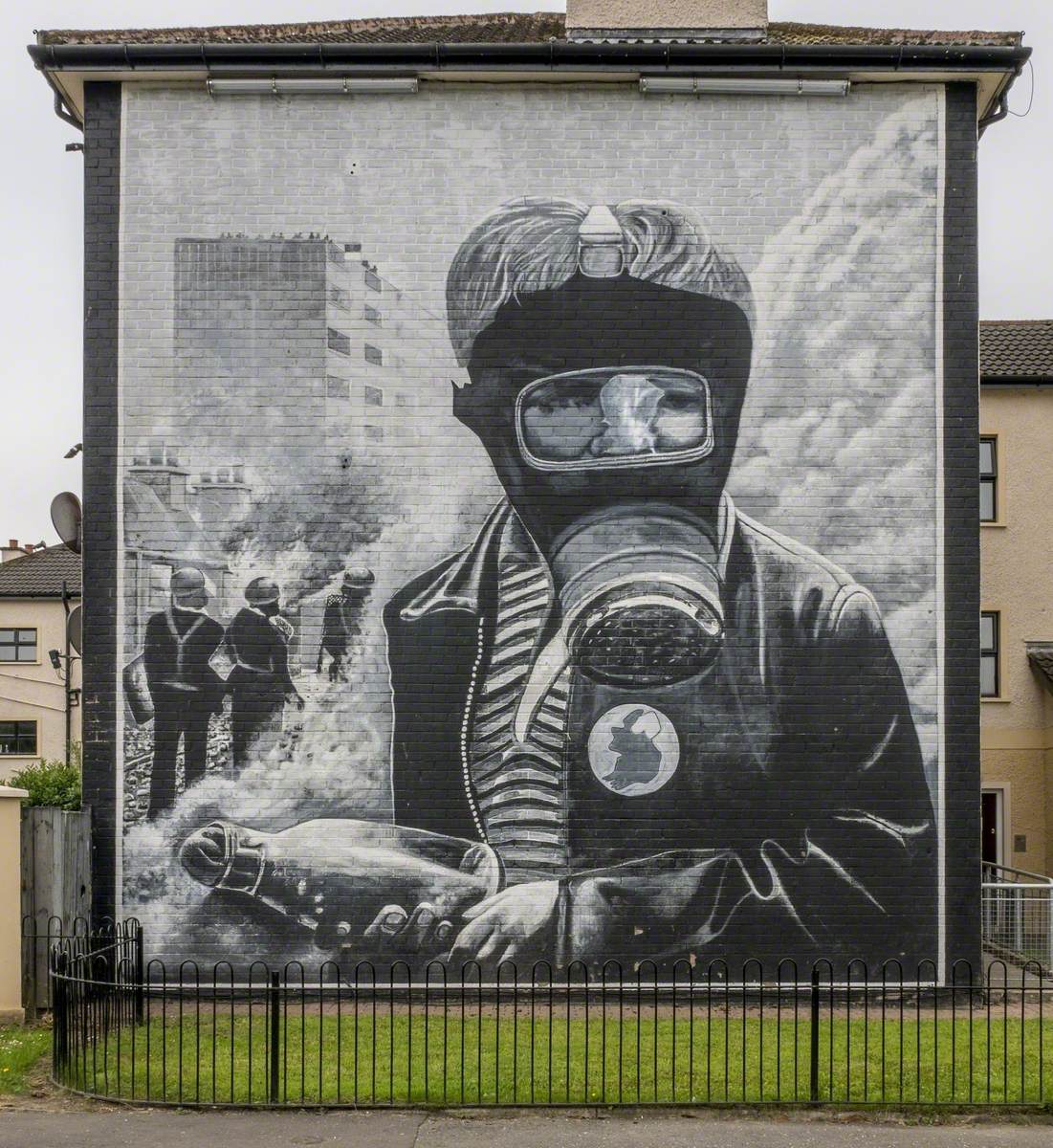 Мурал The Petrol Bomber Вільяма Келлі, Тома Келлі та Вільяма Хассона