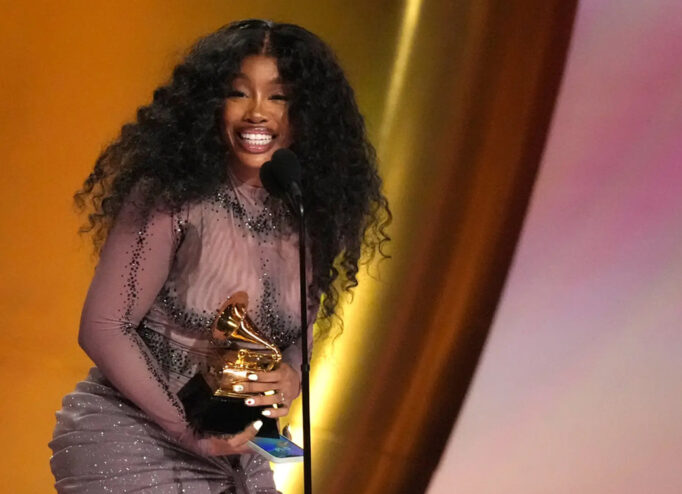 SZA на премії «Греммі-2024»