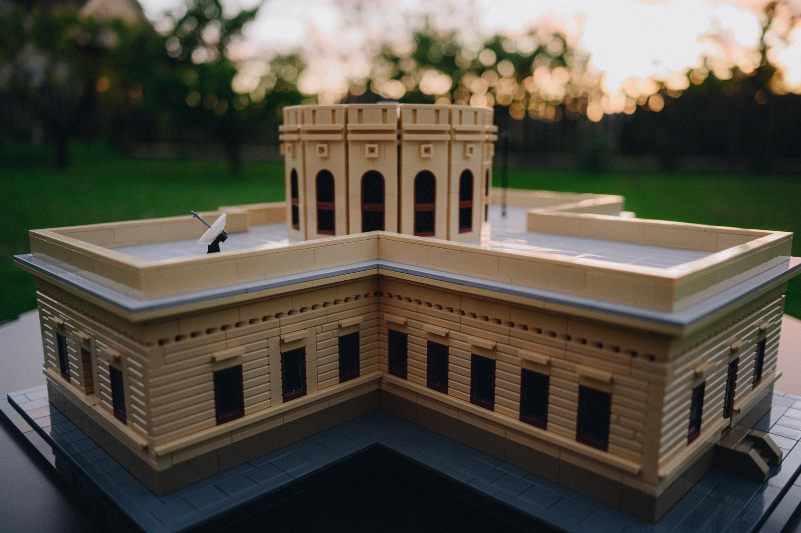 Миколаївська обсерваторія, відтворена у форматі набору LEGO