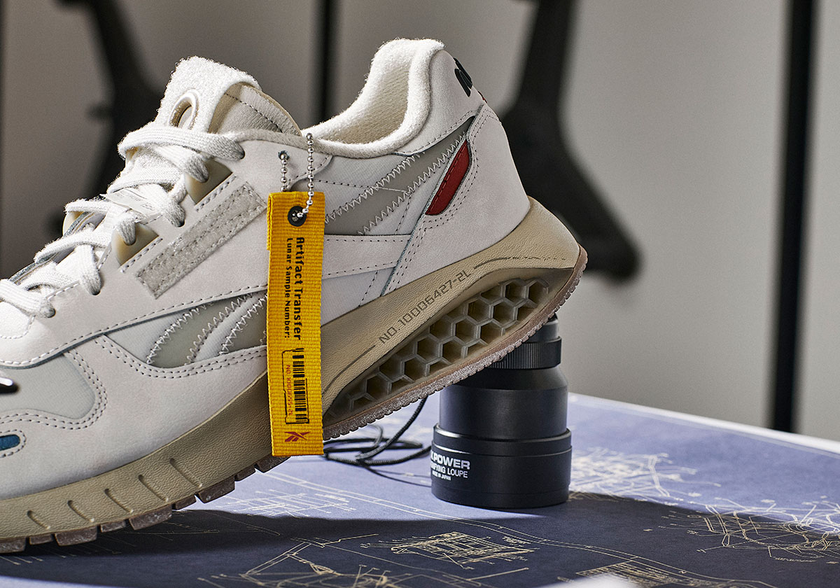 Сотоподібна вставка у підошві Reebok Classic Leather Hexalite