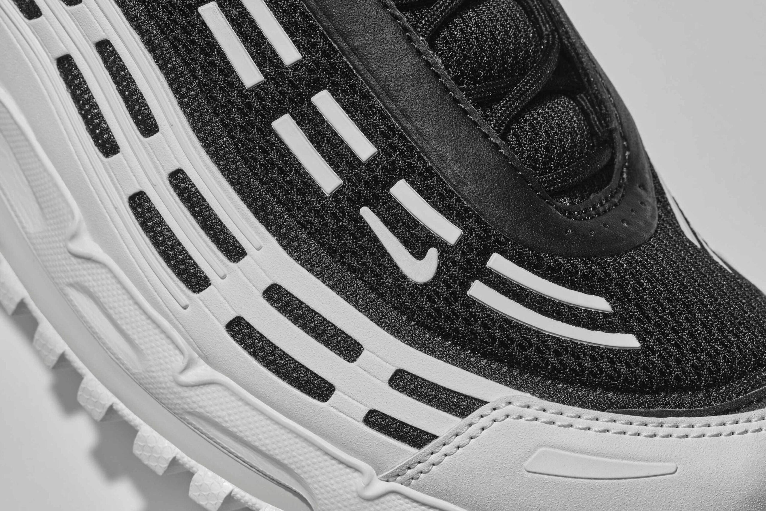 Нові кросівки CDG та Nike