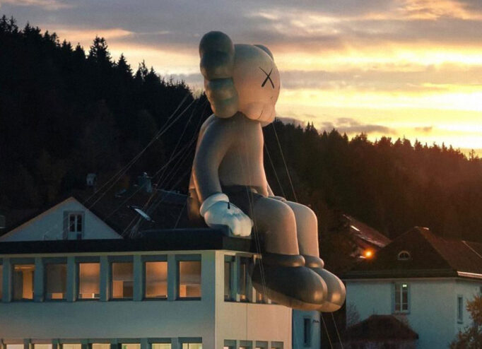 Нова інсталяція KAWS