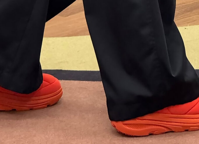 КОлаборація HOKA та Marni