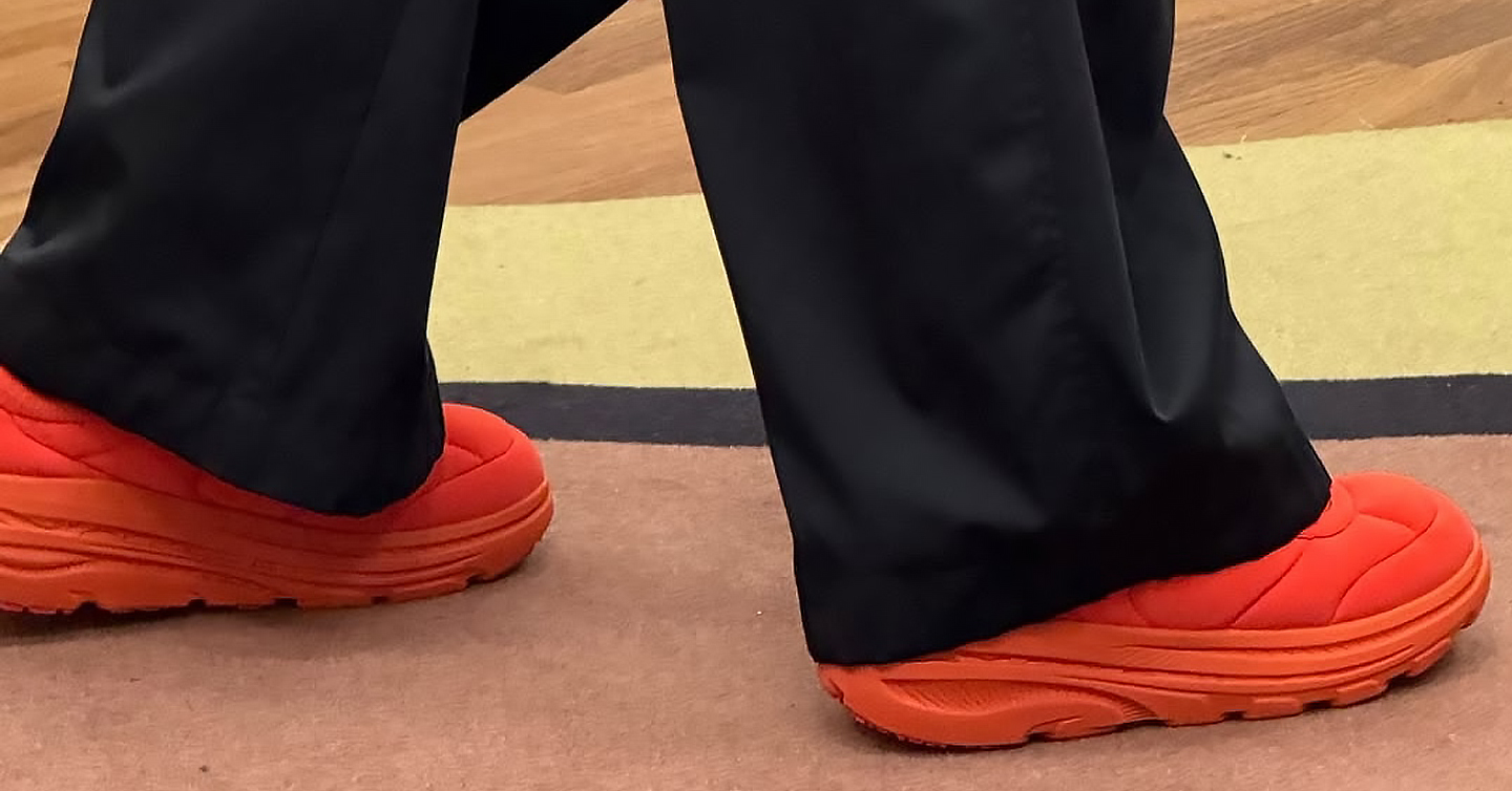 КОлаборація HOKA та Marni