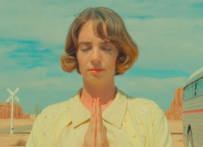 Мая Гоук у фільмі «Астероїд-Сіті» Веса Андерсона