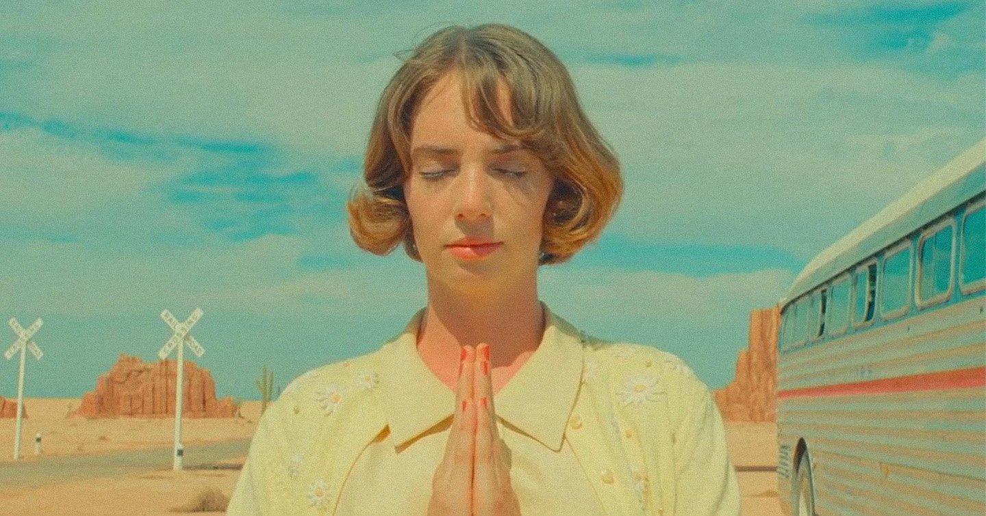 Мая Гоук у фільмі «Астероїд-Сіті» Веса Андерсона