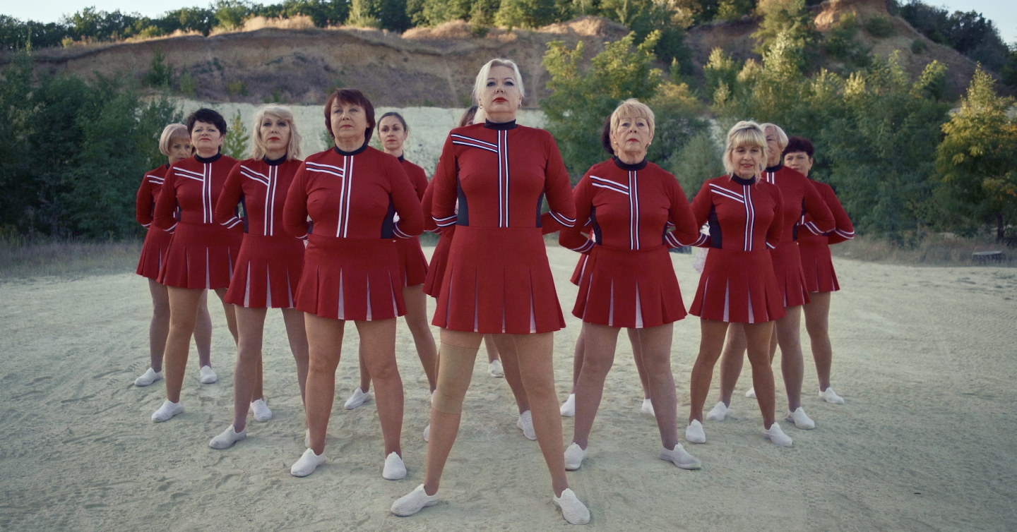 Кадр з фільму Nice Ladies