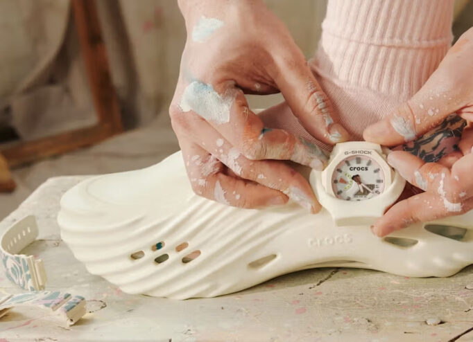 Взуття з колаборації Crocs та G-SHOCK