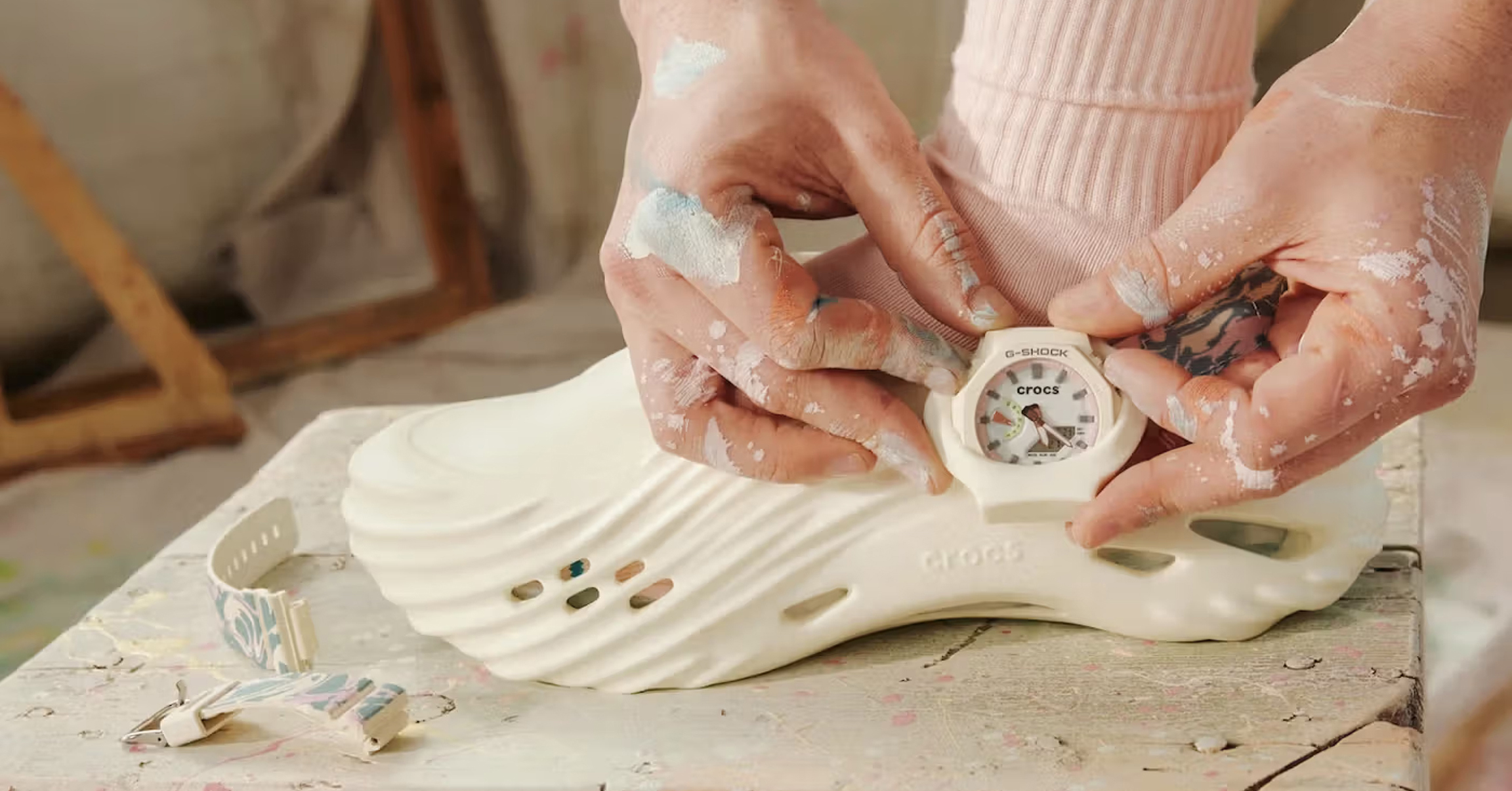 Взуття з колаборації Crocs та G-SHOCK