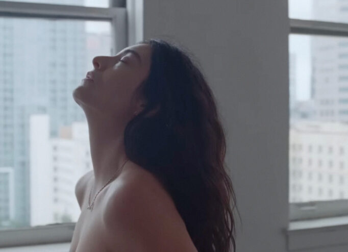 Lorde в кліпі Man Of The Year