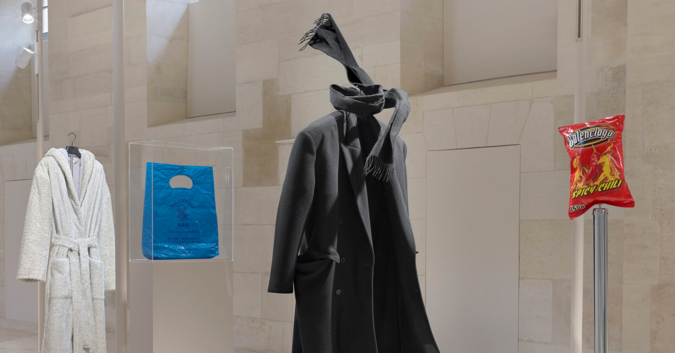 Виставка робіт Демни Гвасалії в Balenciaga