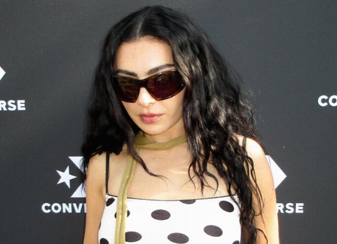 Колаборація Charli XCX та Converse
