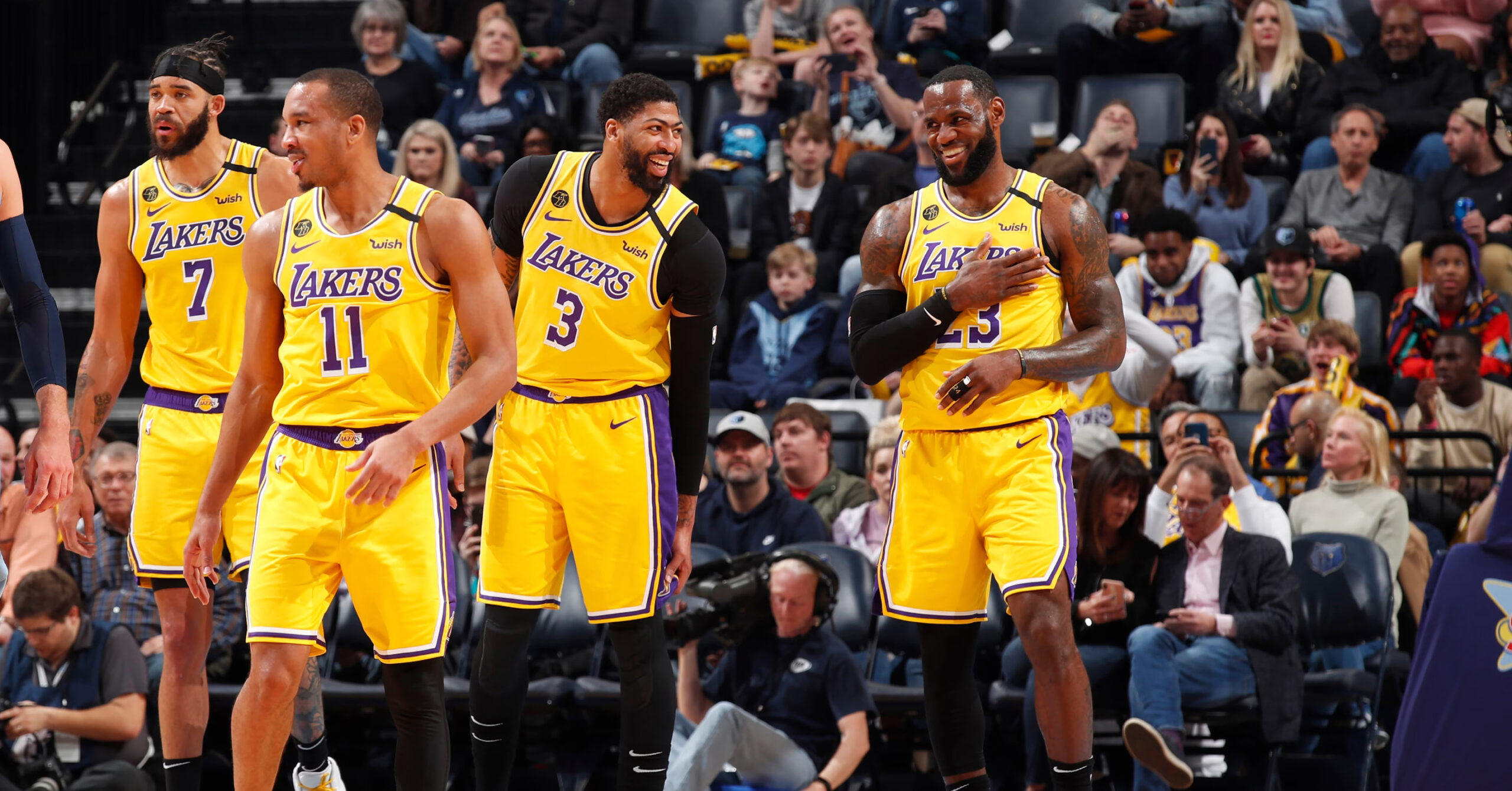 Лейкерс продали за 10 млрд доларів