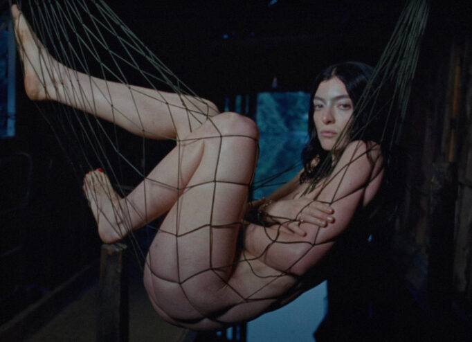 Lorde випустила трек Hammer