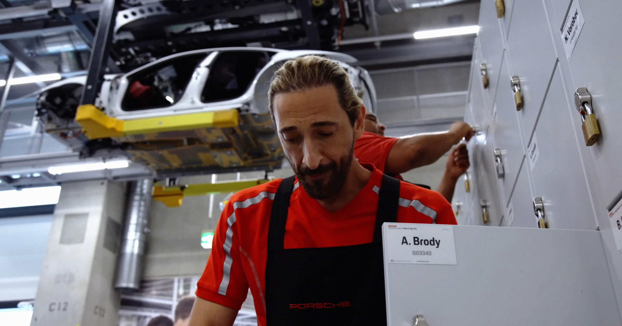 Едрієн Броді стажувався на заводі Porsche