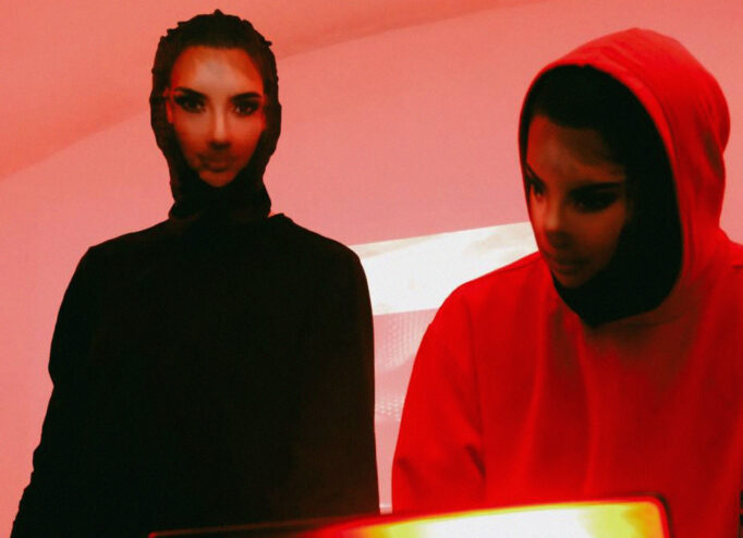 Київський електронний дует Kim Kardashien