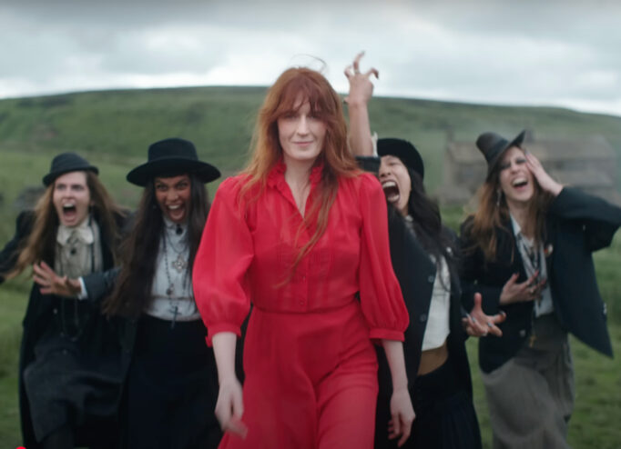 Кадр з кліпу Florence + The Machine Everybody Screams