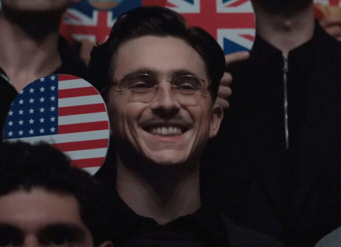 Тімоті Шаламе у кадрі з фільму Marty Supreme