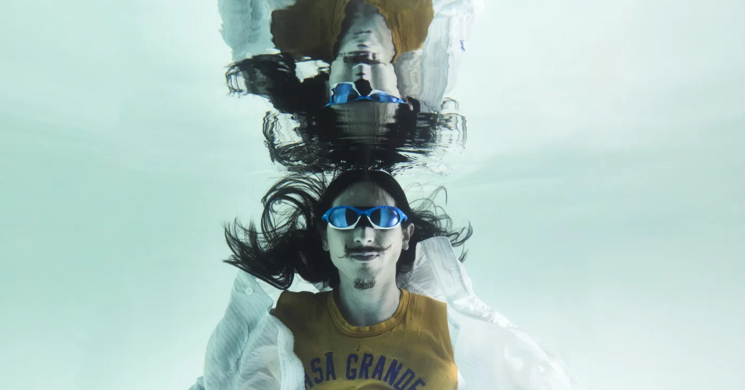 Перша колабораця Oakley та UNDEFEATED