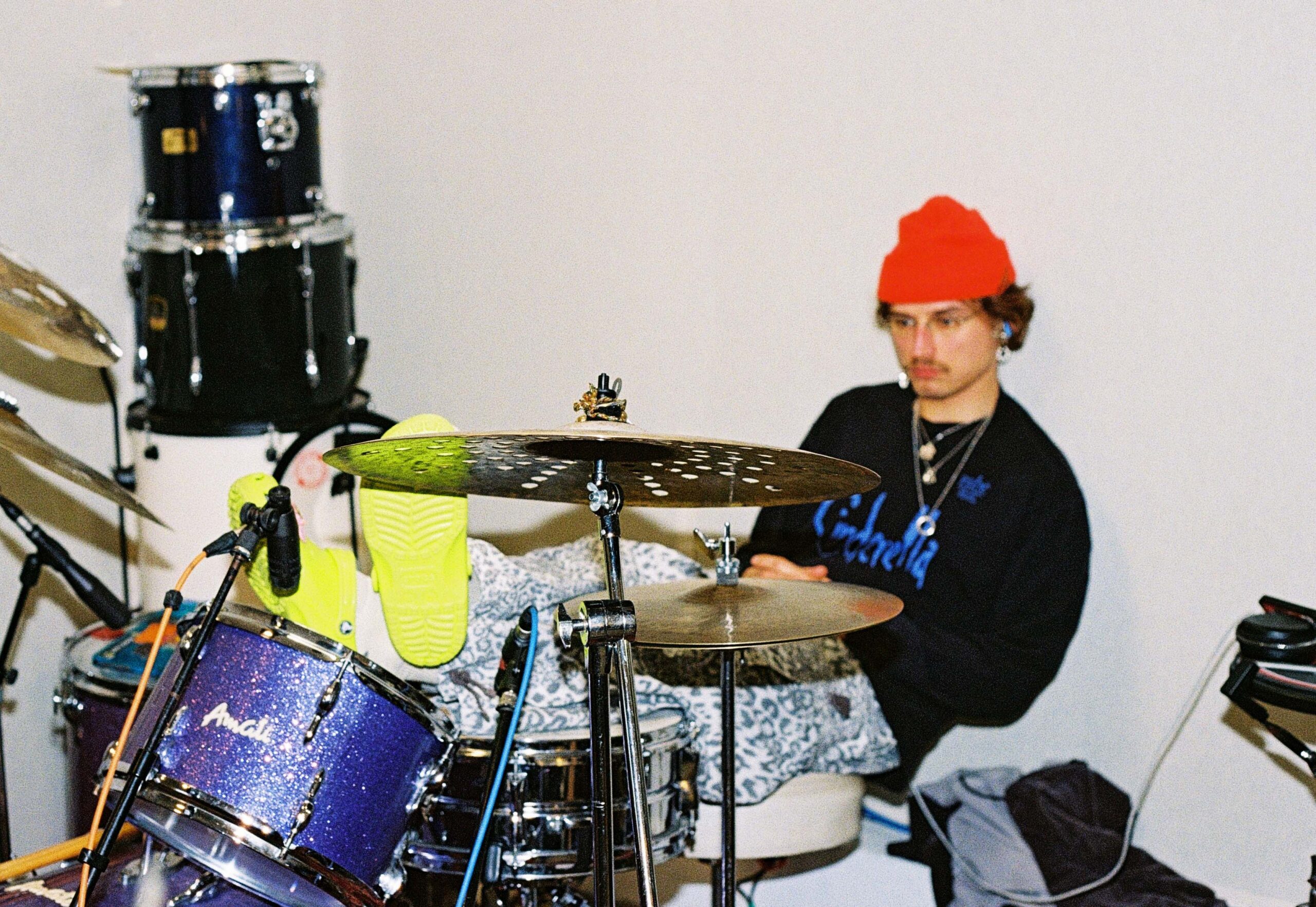 Мишко Бірченко за барабанами