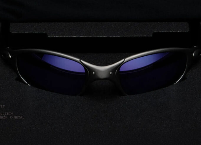 Перш окуляри Oakley та Тревіса Скотта