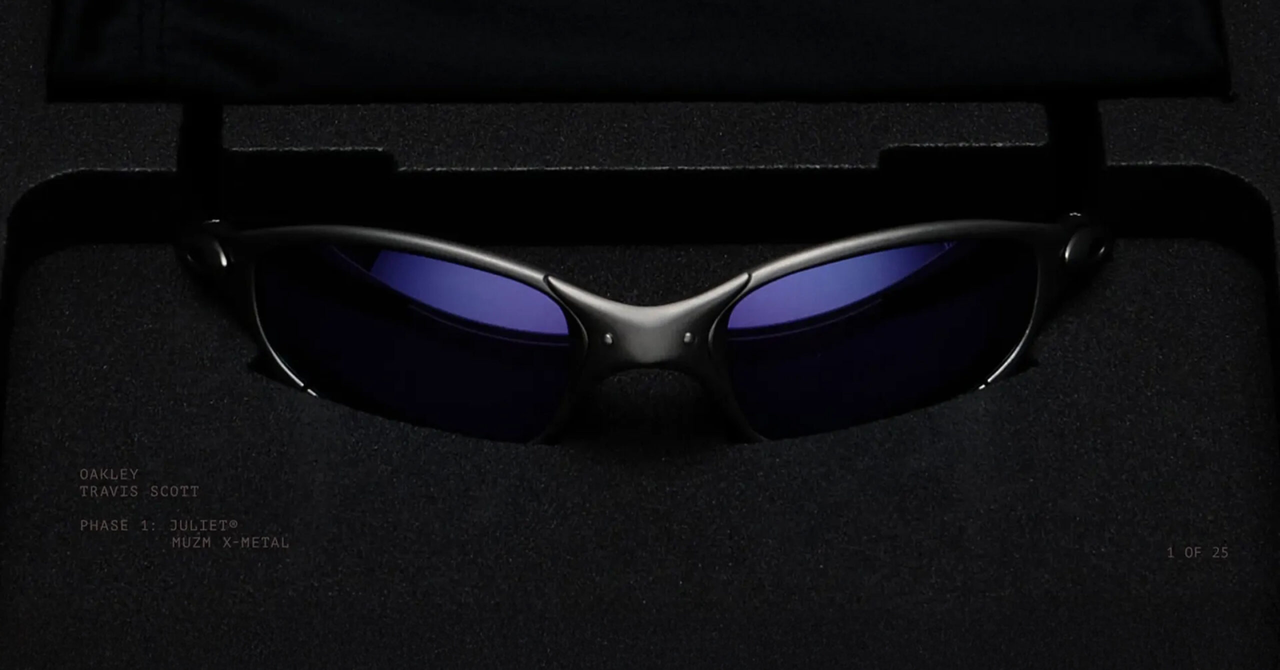 Перш окуляри Oakley та Тревіса Скотта