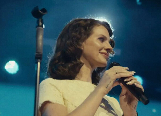 Born to Die Лани Дель Рей поставив рекорд Billboard 200