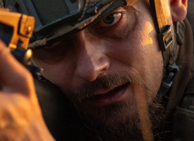 Кадр з «2000 метрів до Андріївки»