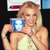 Брітні Спірс з альбомом In the Zone