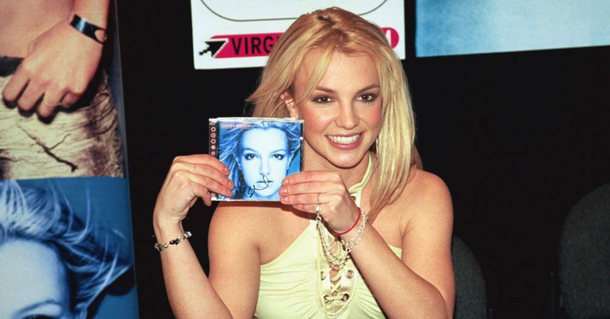 Брітні Спірс з альбомом In the Zone