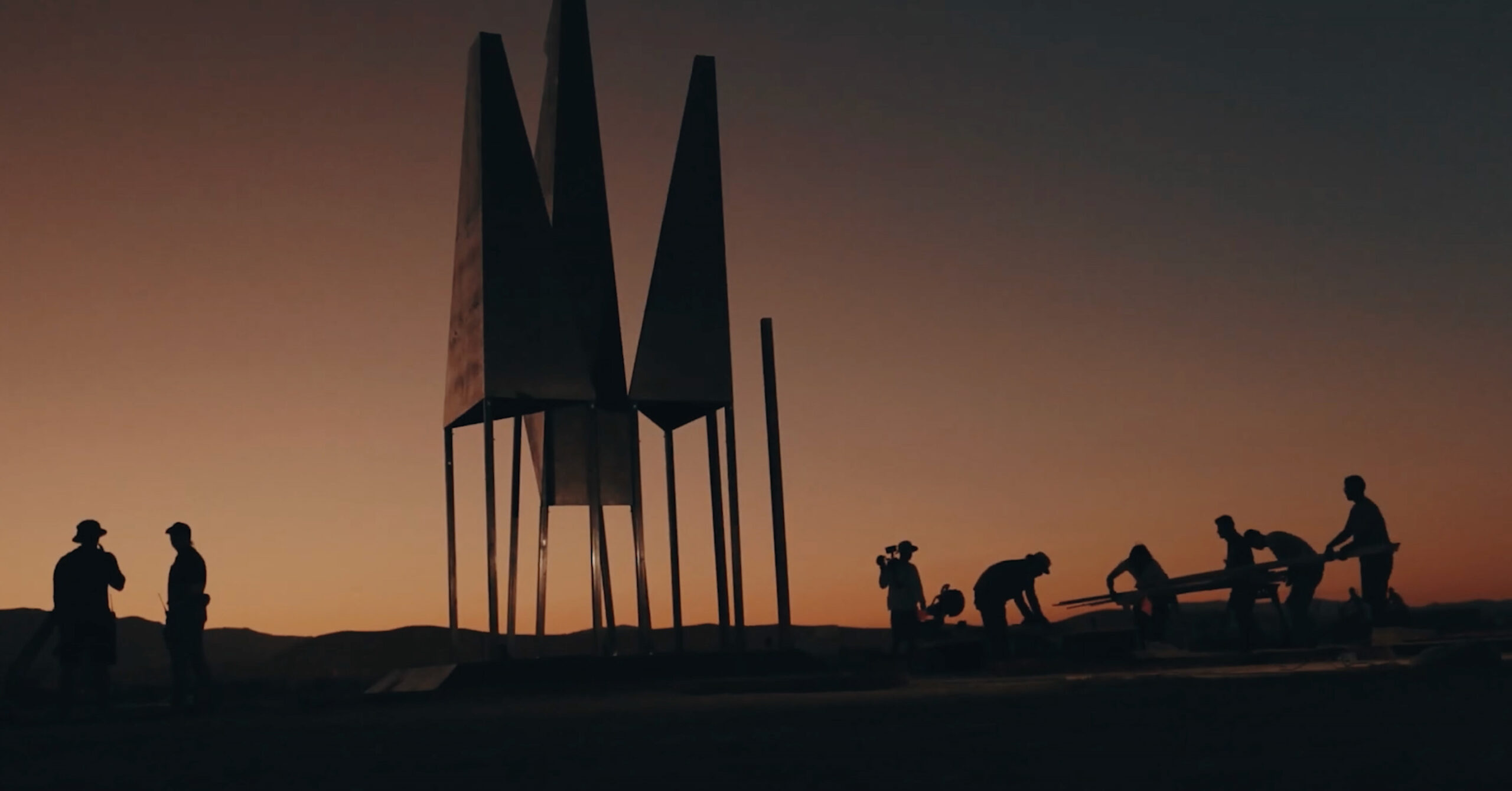 Кадр з фільму «Замки на піску» про український арт на Burning Man