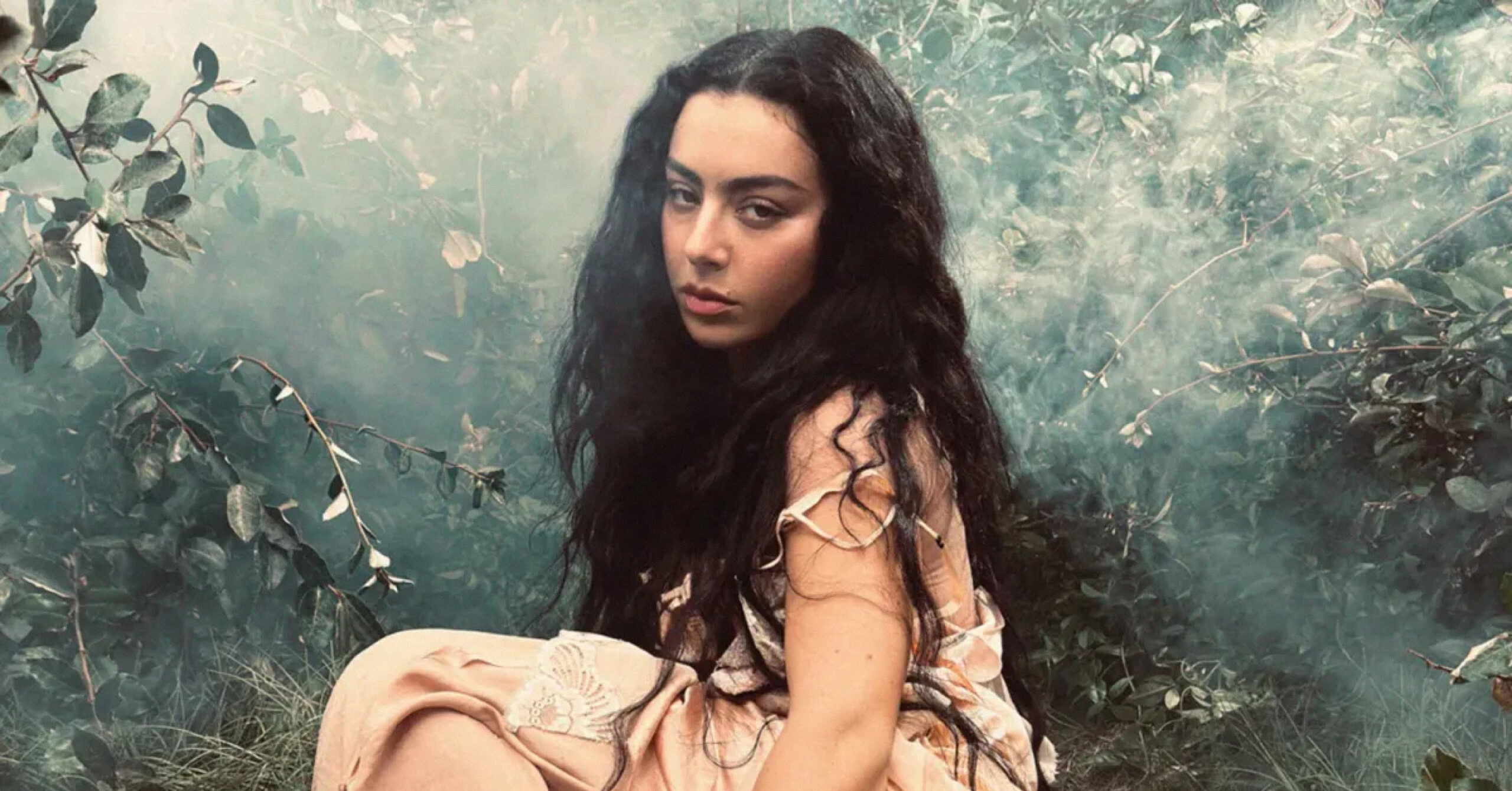 Charli XCX випустила альбом саундртеків до Буремного перевалу