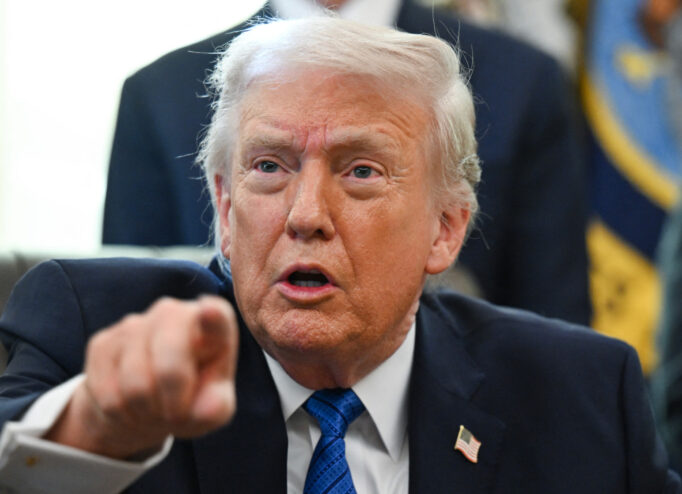 Трамп погрожує позовом ведучому Ґреммі