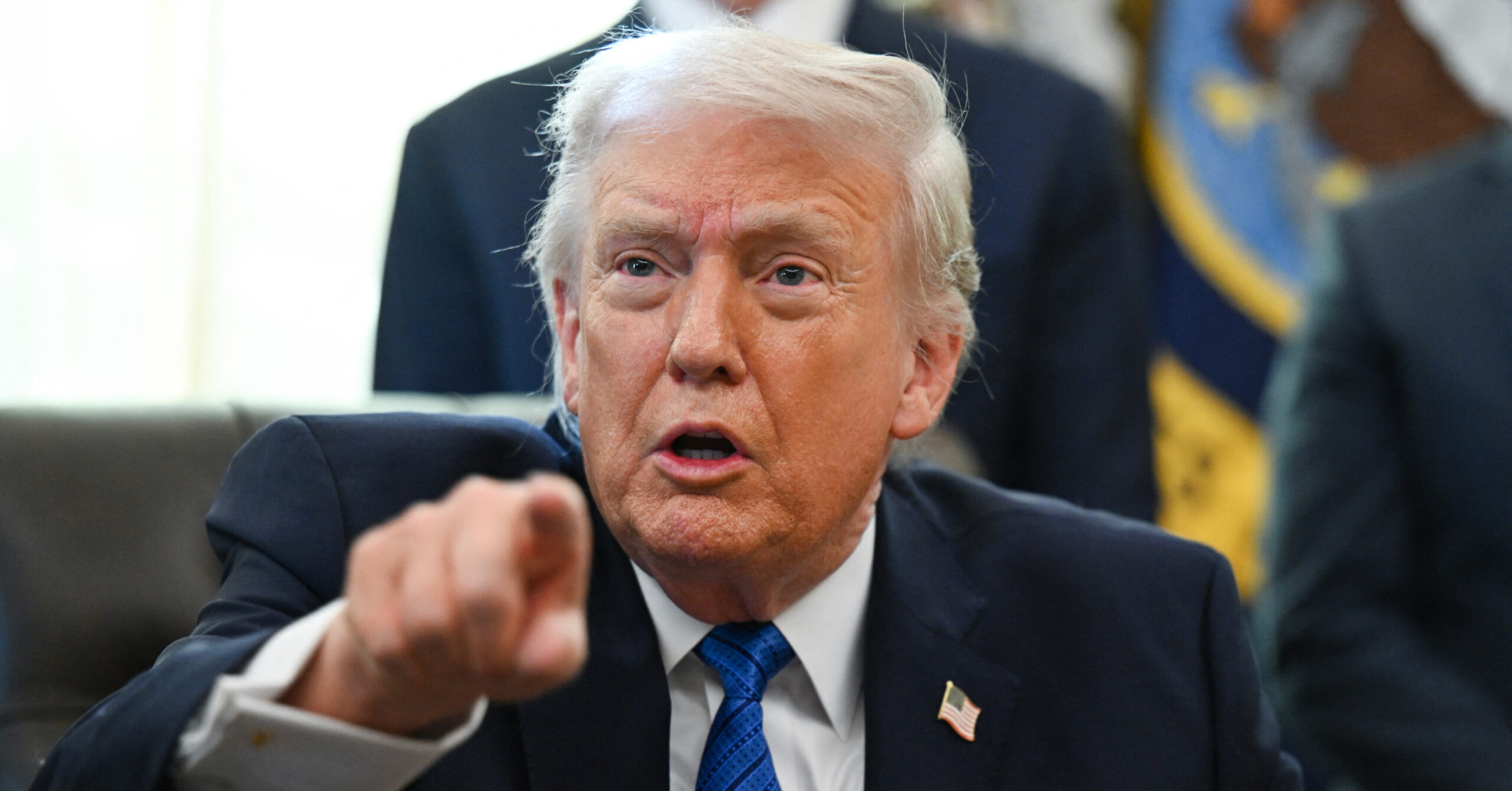 Трамп погрожує позовом ведучому Ґреммі