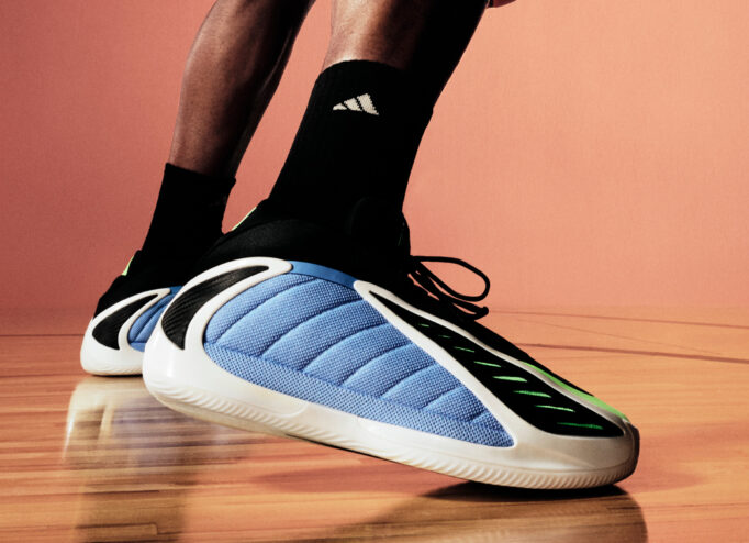 adidas подав позов на сервіс Sole Retriever