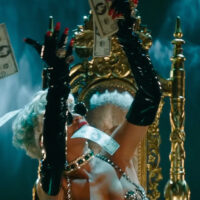 Кадр з кліпу Ріанни Pour It Up