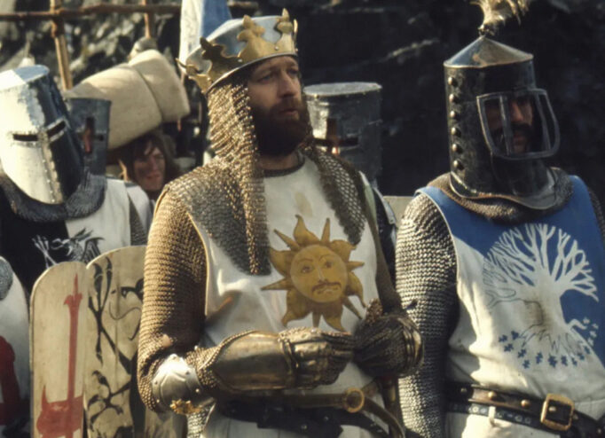 Кадр з фільму «Монті Пайтон та Священний Ґрааль»