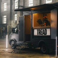 Студія у поліцейському фургоні від радіостанції Noods