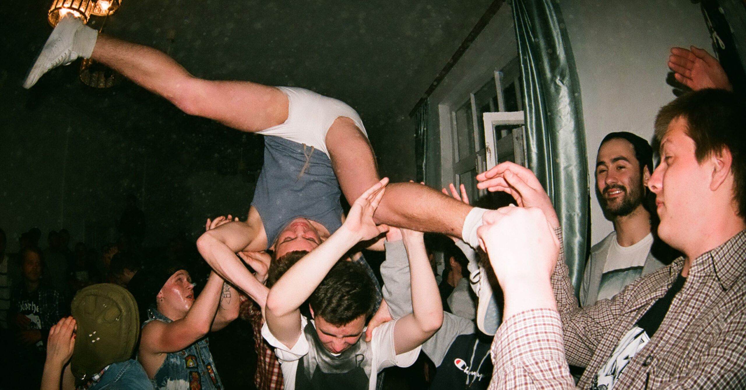 Фотографія з книги Sevastopol Unity про молодіжну культуру Криму до окупації