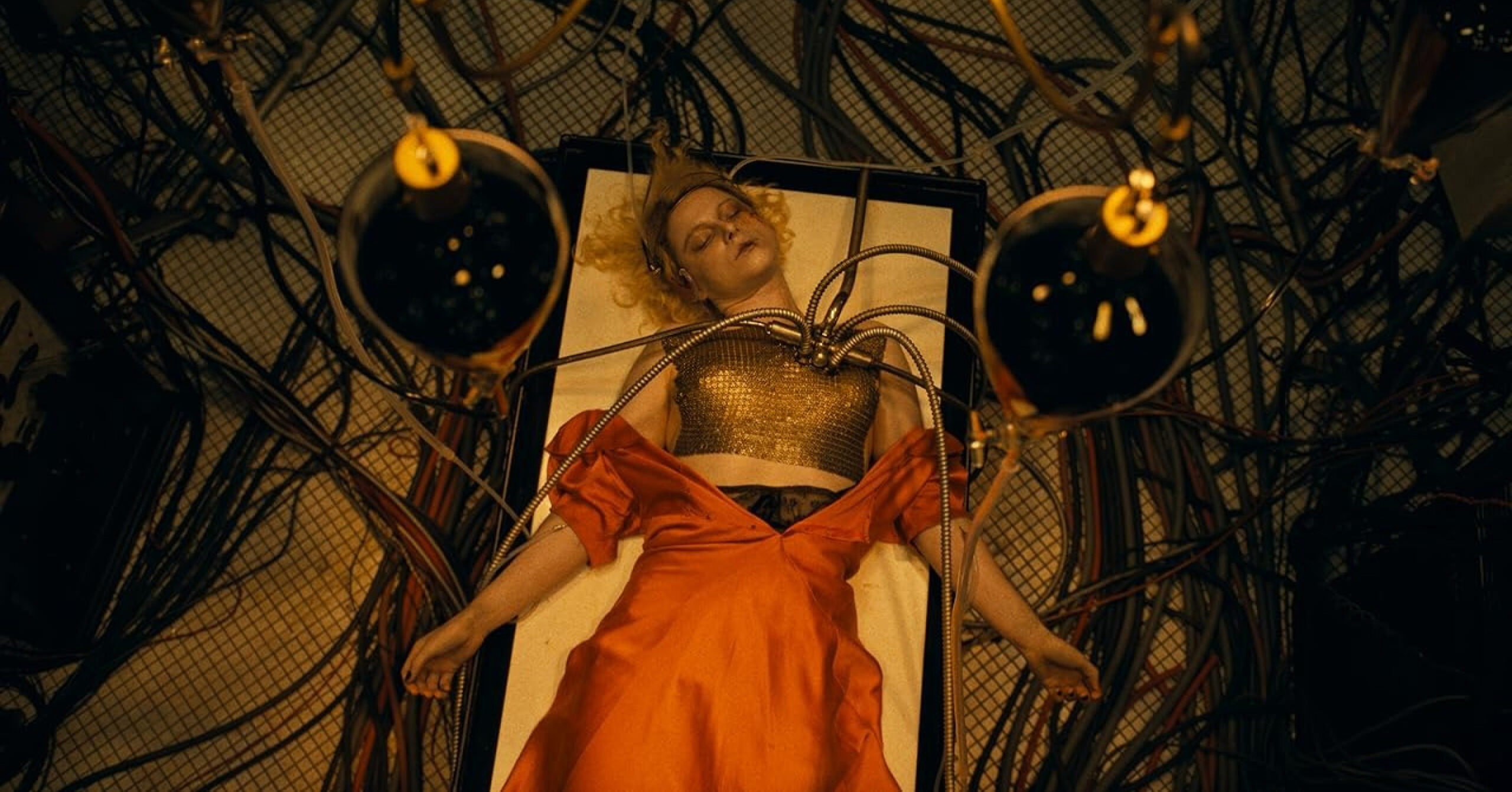 Надмірне насильство у «Нареченій!»