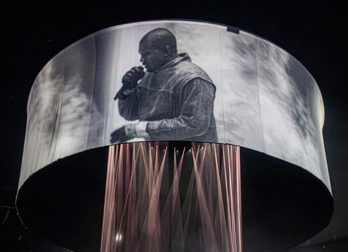 Каньє заборонили в'їзд а Wireless скасували