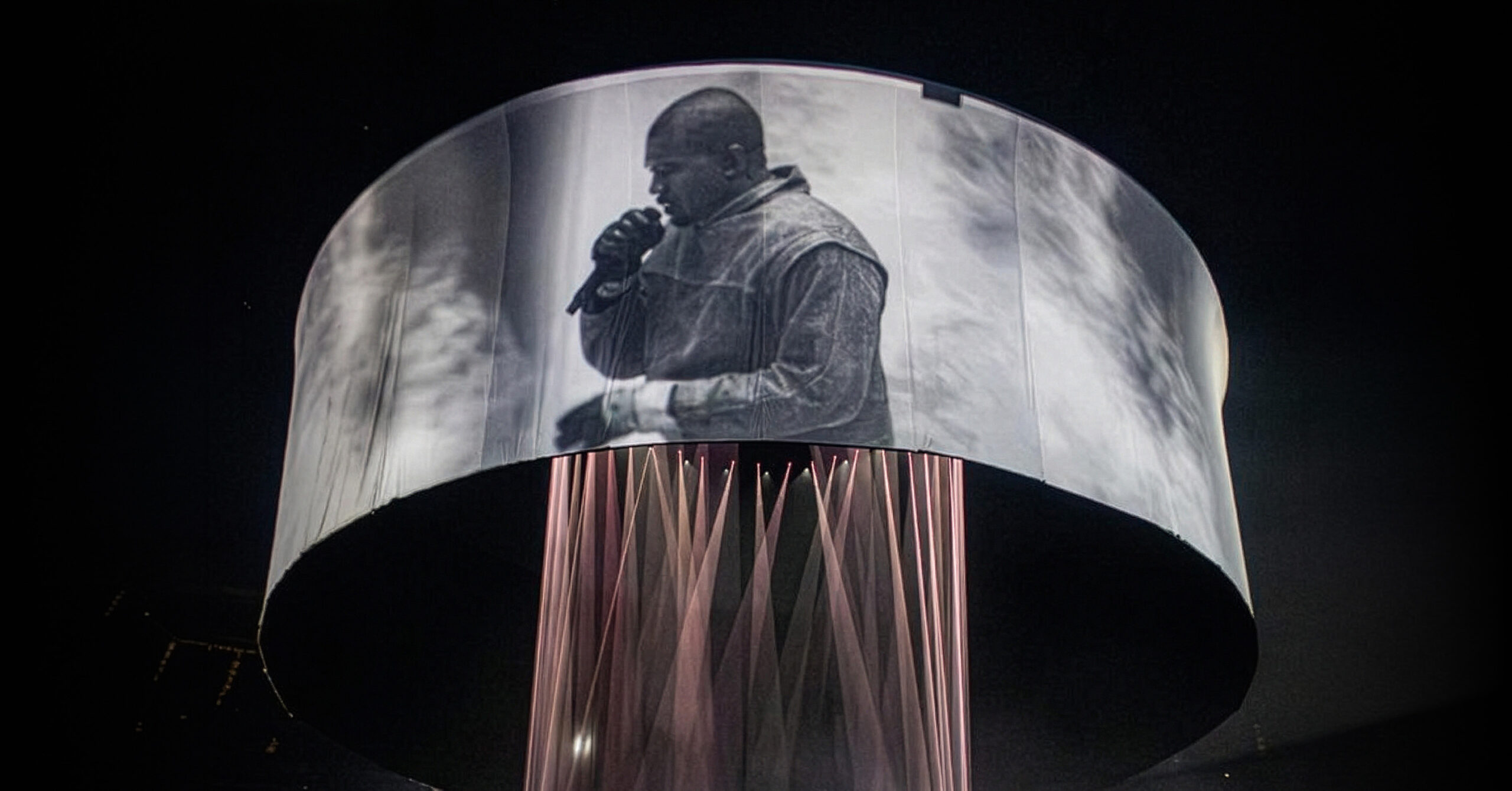 Каньє заборонили в'їзд а Wireless скасували