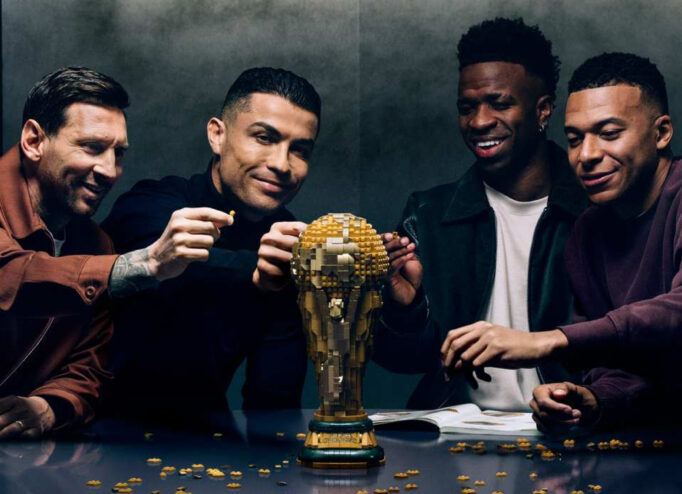 Ліонель Мессі, Кріштіану Роналду, Кілліан Мбаппе та Вінісіус Жуніор LEGO