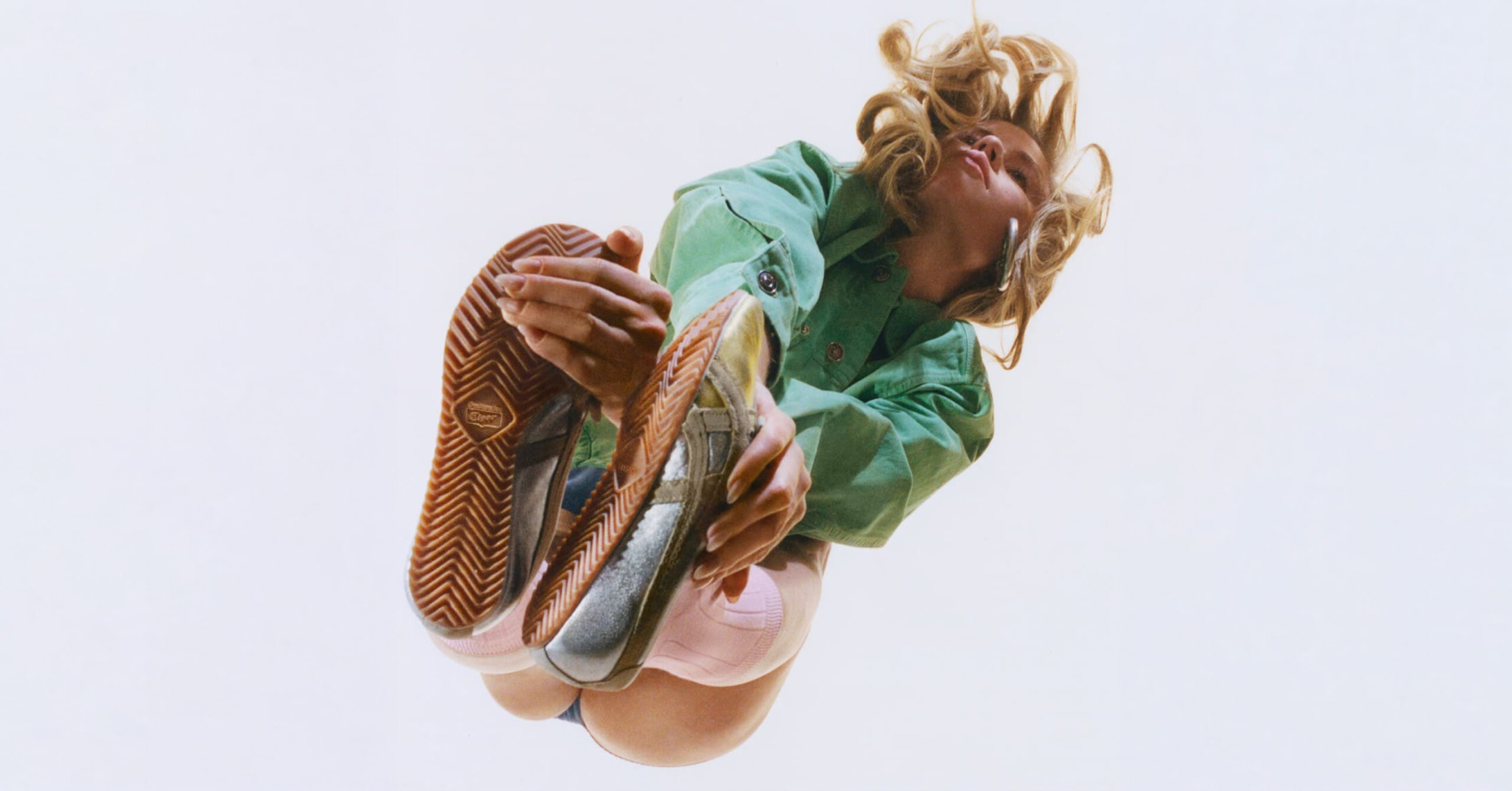 Колекція Versace та Onitsuka Tiger