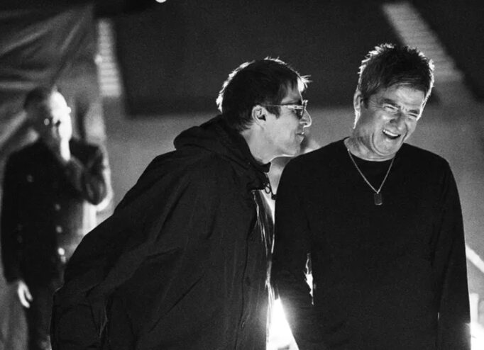 Oasis Don't Look Back In Anger
