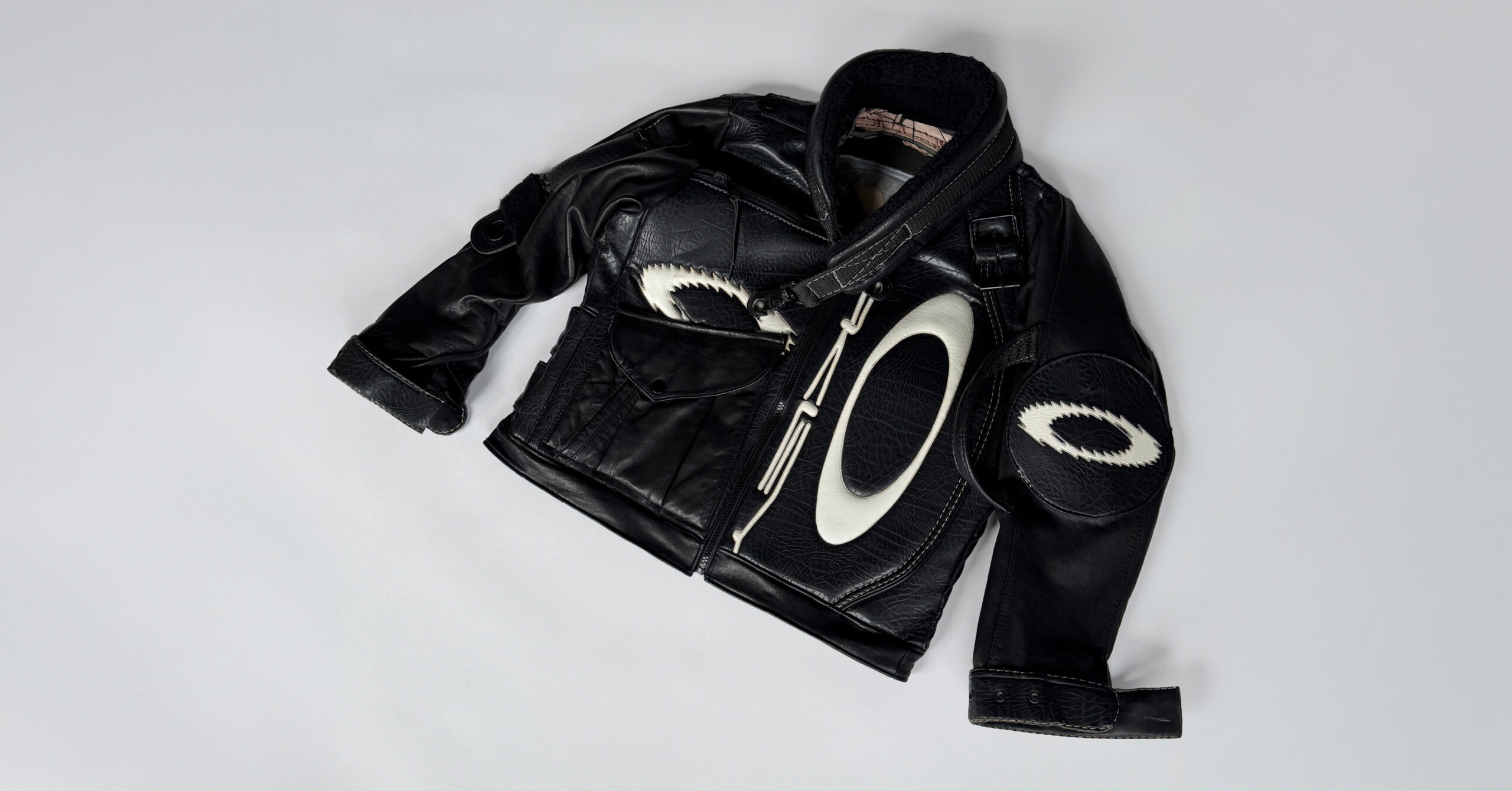 Ніколь Маклафлін Oakley